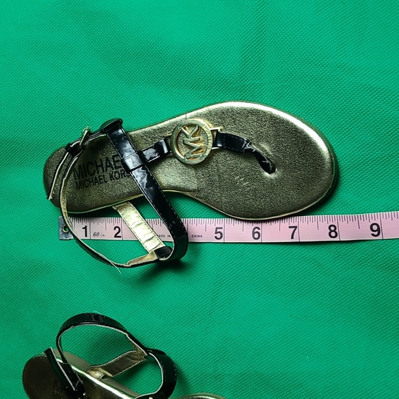 Girl's Michael Kors Sandals 👡 🩴 - Picture 2 of 5